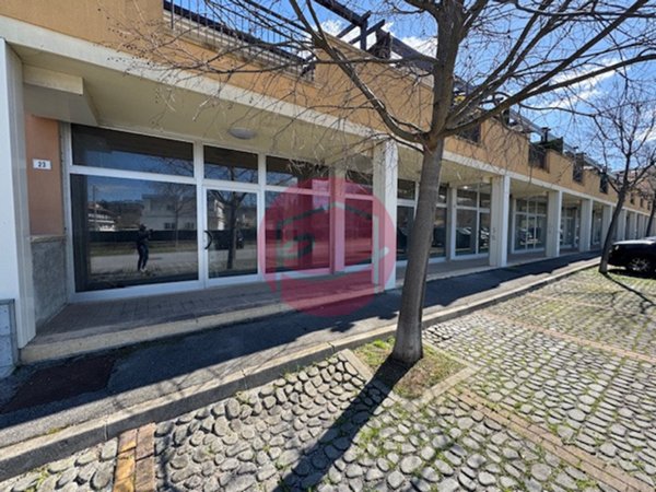 negozio in vendita a Longiano in zona Crocetta
