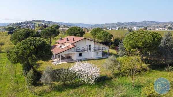 casa indipendente in vendita a Longiano