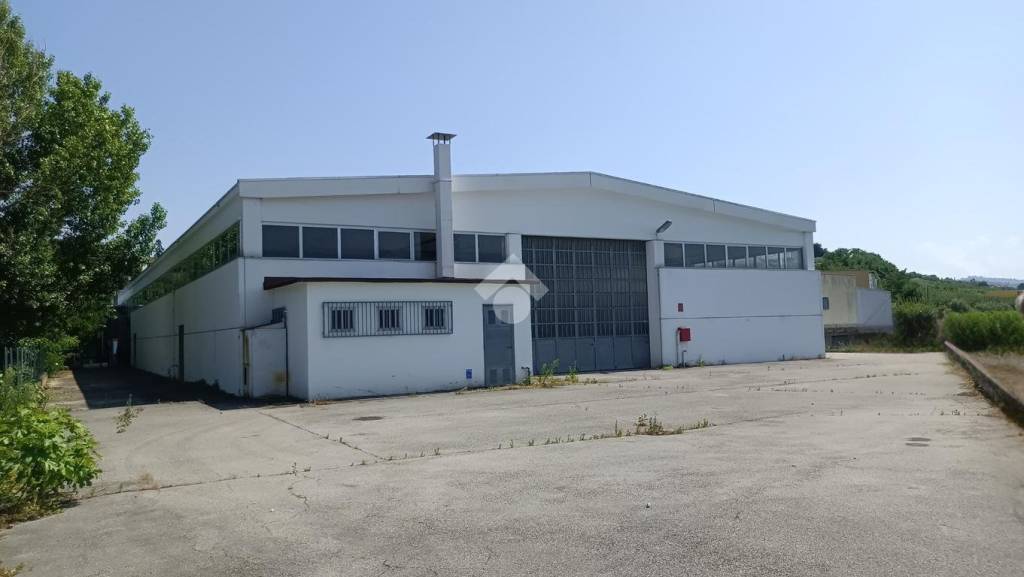 locale commerciale in vendita a Longiano in zona Badia