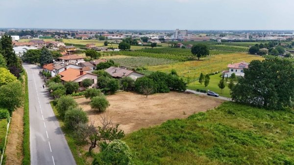 terreno edificabile in vendita a Longiano