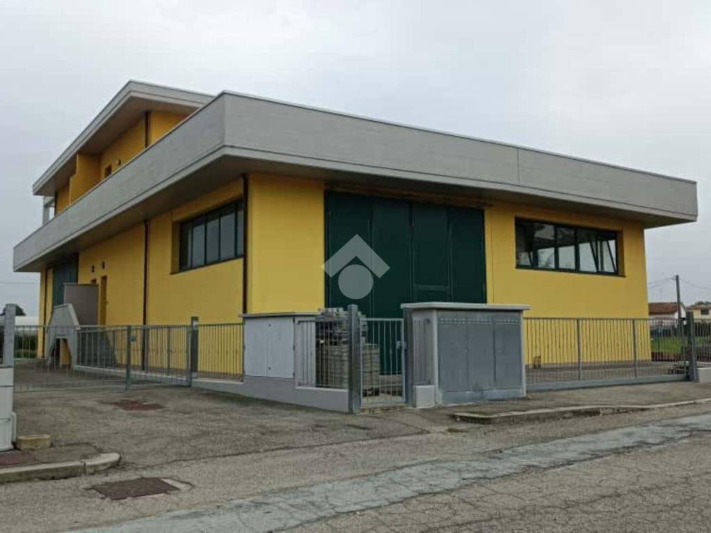 locale commerciale in vendita a Longiano