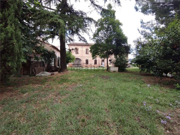 casale in vendita a Longiano in zona Badia