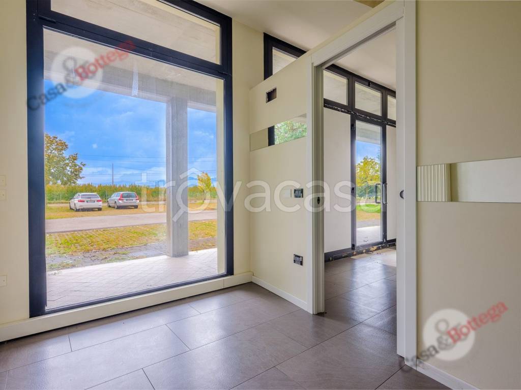 negozio in vendita a Longiano in zona Budrio