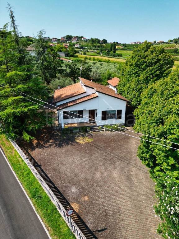 casa indipendente in vendita a Longiano in zona Budrio