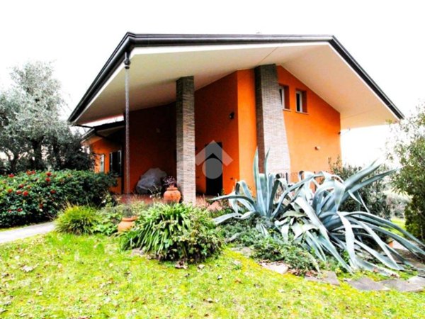 casa indipendente in vendita a Longiano in zona Montilgallo