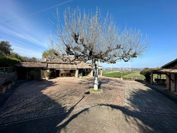 casa indipendente in vendita a Longiano in zona Montilgallo