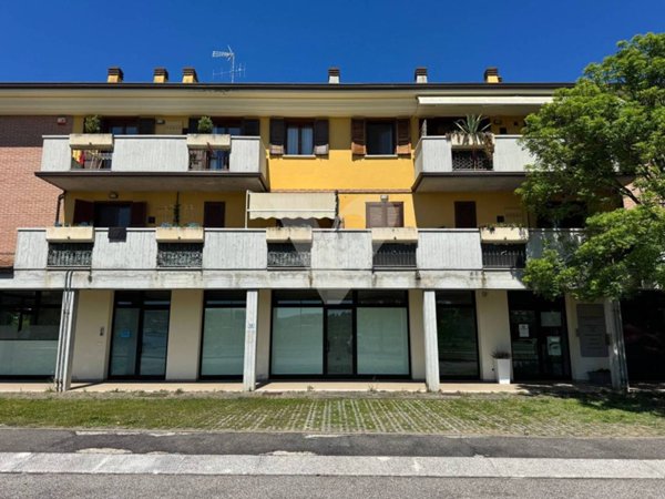 negozio in vendita a Longiano in zona Budrio