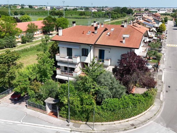 casa indipendente in vendita a Longiano in zona Budrio