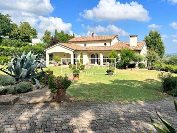 casa indipendente in vendita a Longiano