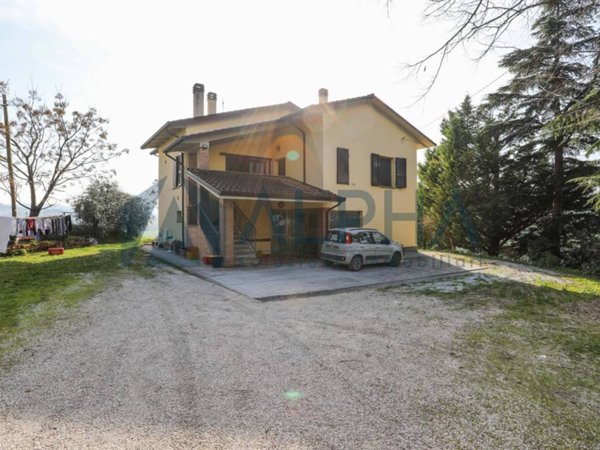 casa indipendente in vendita a Longiano in zona Montilgallo