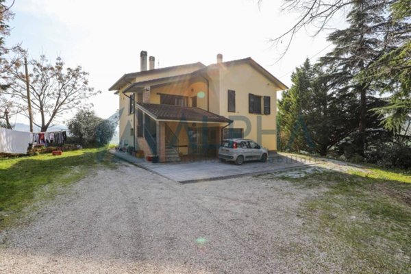 casa indipendente in vendita a Longiano in zona Montilgallo