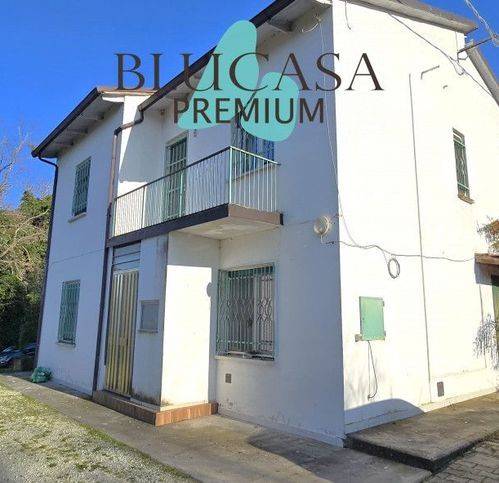 casa indipendente in vendita a Meldola in zona San Colombano