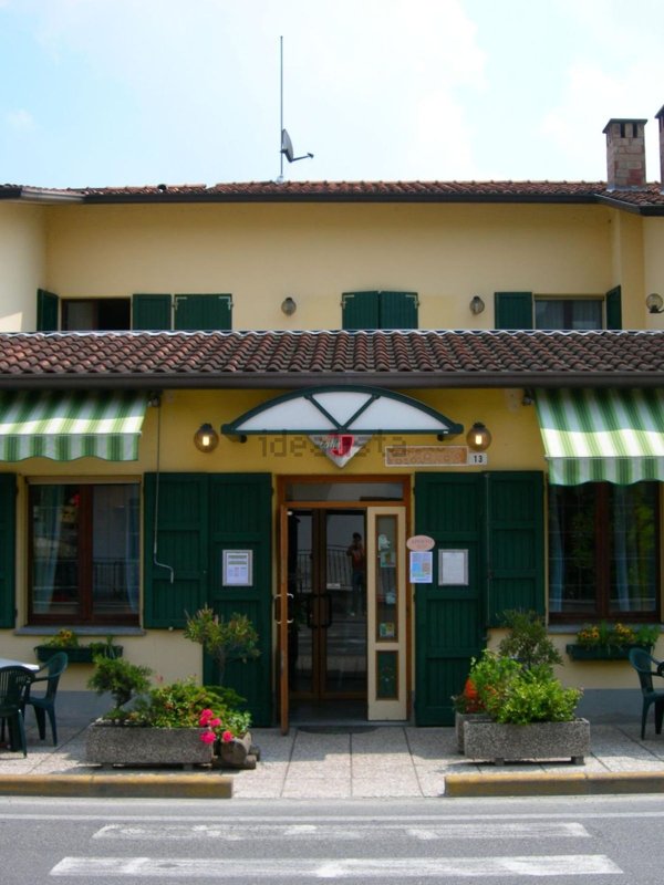 locale commerciale in vendita a Meldola