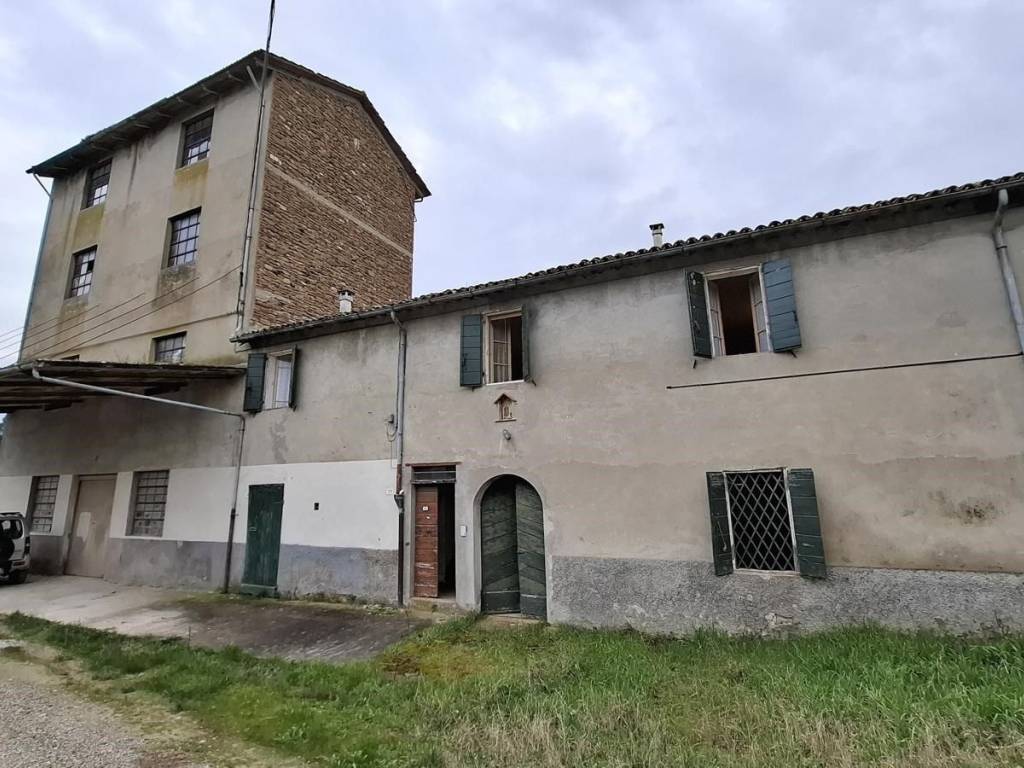 casa indipendente in vendita a Meldola in zona Ricò