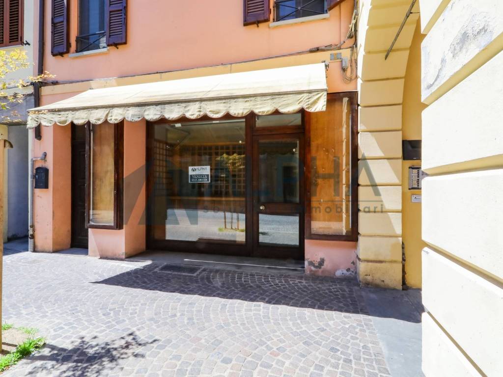 negozio in vendita a Meldola