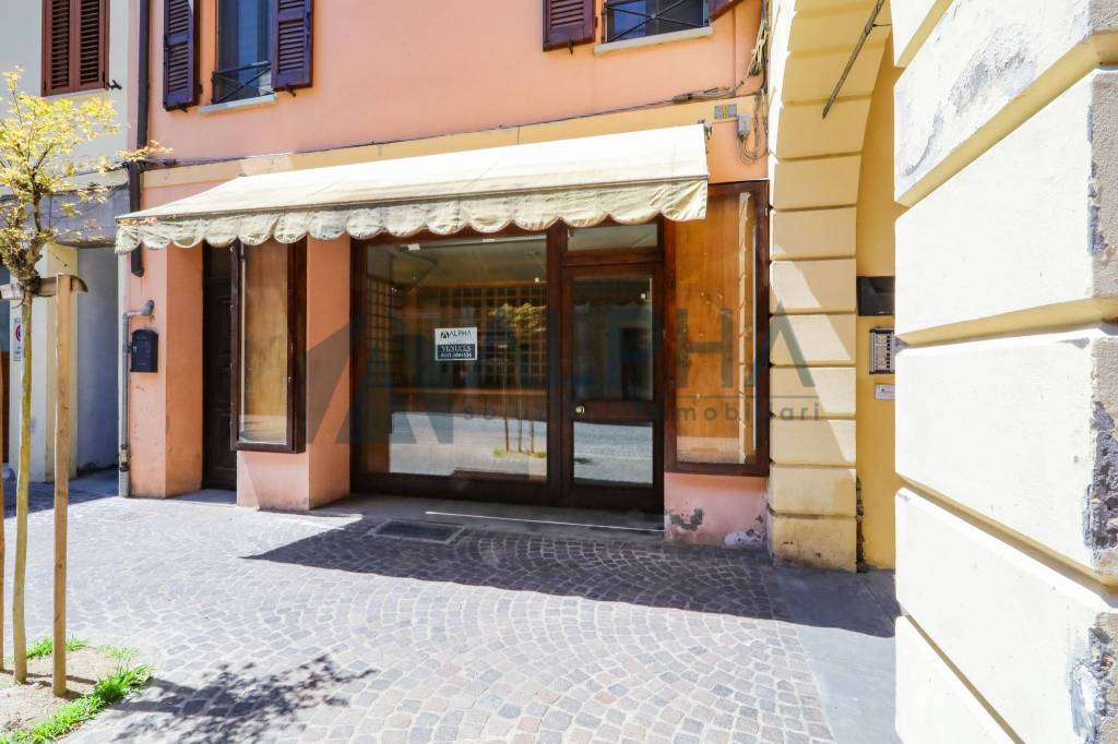 negozio in vendita a Meldola