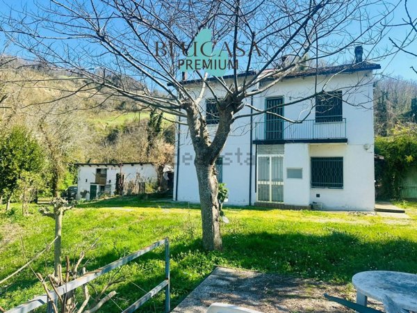 casa indipendente in vendita a Meldola in zona San Colombano