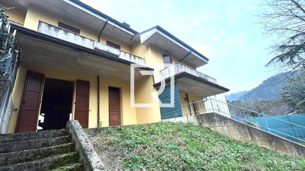 casa indipendente in vendita a Mercato Saraceno