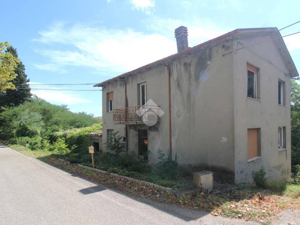 casa indipendente in vendita a Mercato Saraceno in zona San Romano