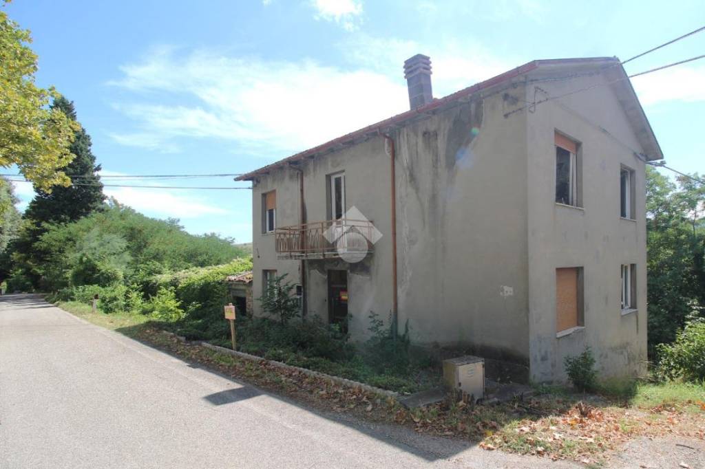 casa indipendente in vendita a Mercato Saraceno in zona San Romano