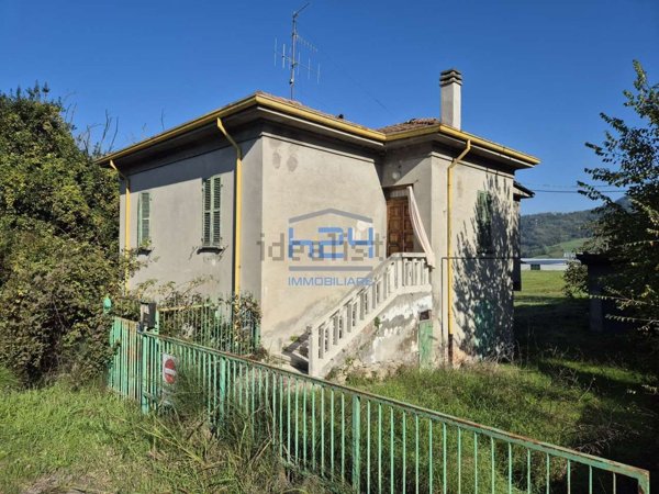 casa indipendente in vendita a Mercato Saraceno in zona Bora