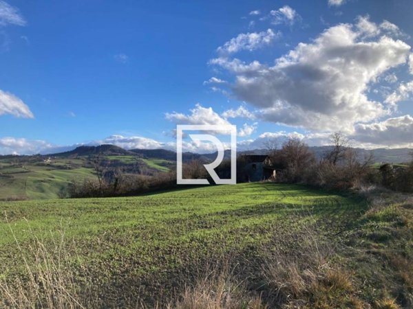 casa indipendente in vendita a Mercato Saraceno in zona Falcino