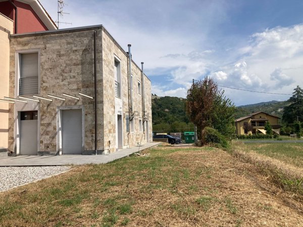 casa indipendente in vendita a Mercato Saraceno in zona Cella
