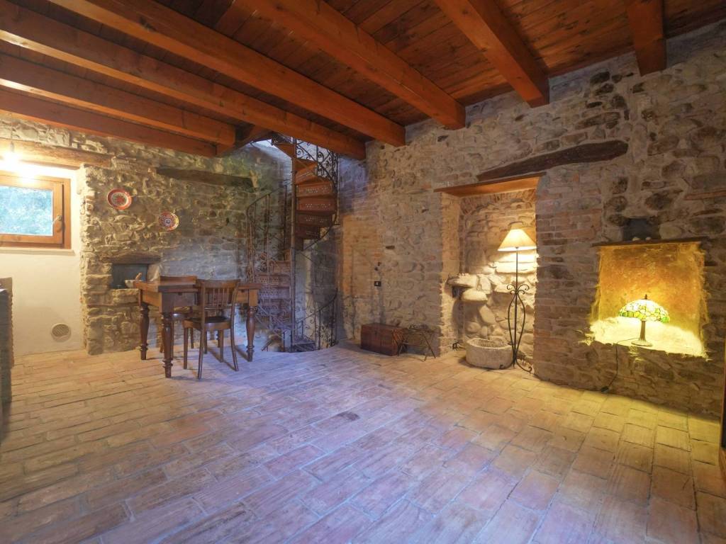 casa indipendente in vendita a Mercato Saraceno