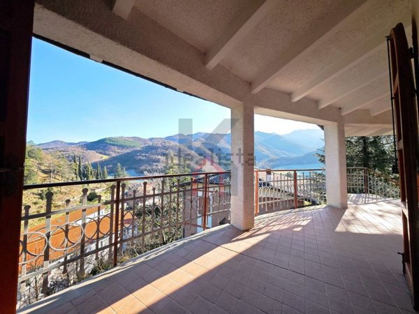 casa indipendente in vendita a Portico e San Benedetto