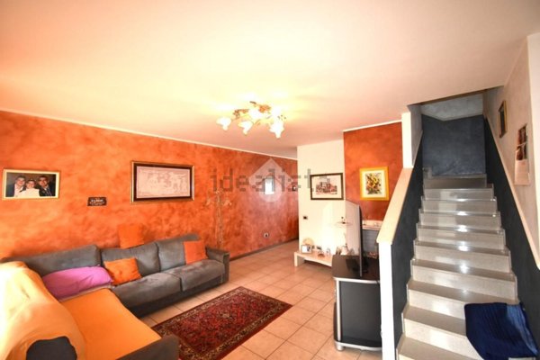 casa indipendente in vendita a Roncofreddo in zona Gualdo