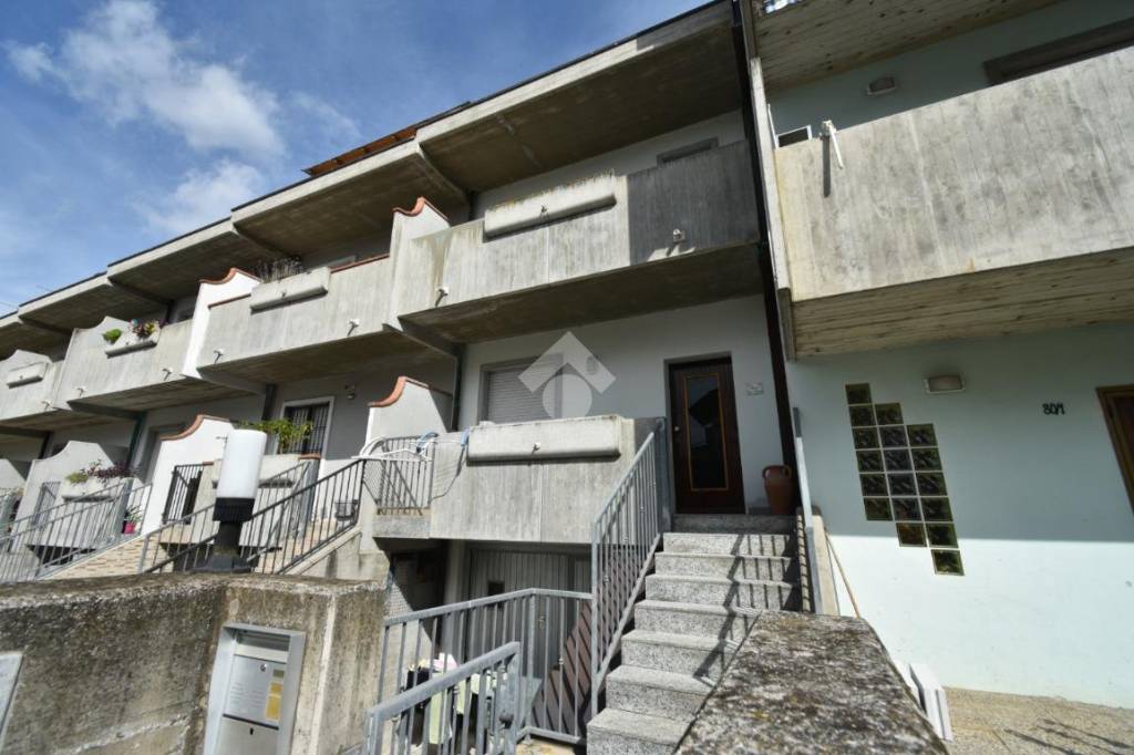 casa indipendente in vendita a Roncofreddo in zona Gualdo