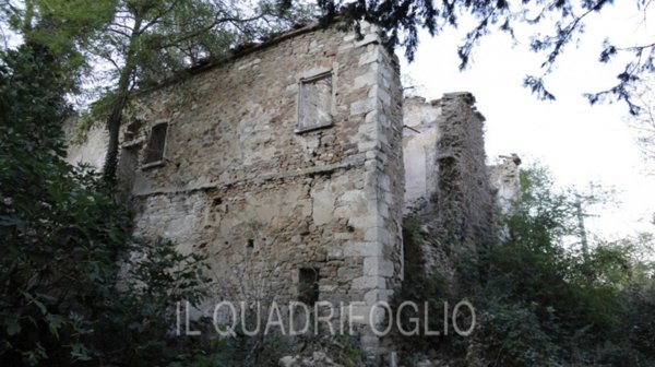 rudere in vendita a Roncofreddo in zona Montecodruzzo