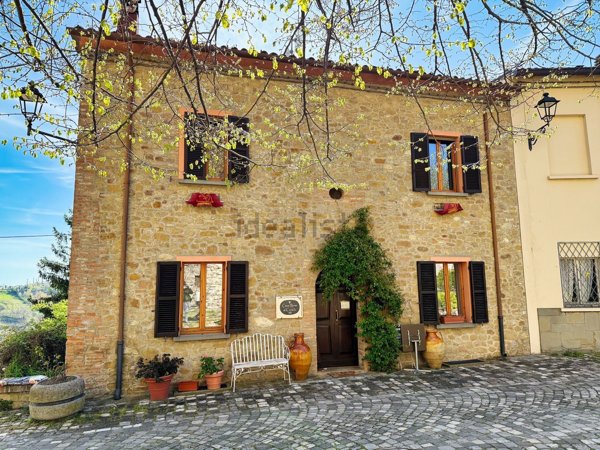 appartamento in vendita a Roncofreddo in zona Monteleone