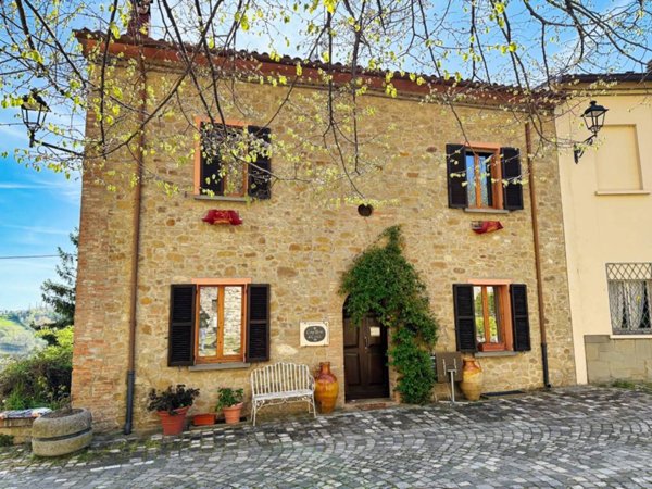 casa indipendente in vendita a Roncofreddo in zona Monteleone