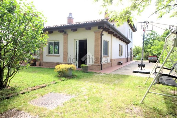 casa indipendente in vendita a Roncofreddo in zona Sorrivoli