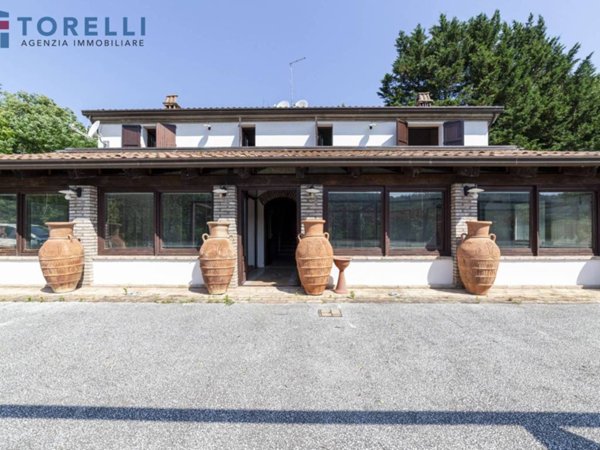 negozio in vendita a Roncofreddo