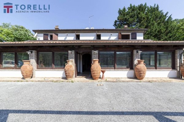 negozio in vendita a Roncofreddo