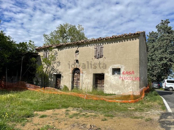 pentavano in vendita a Roncofreddo in zona Santa Paola