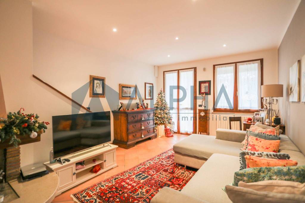 casa indipendente in vendita a Roncofreddo in zona Gualdo