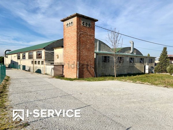 capannone in vendita a Roncofreddo