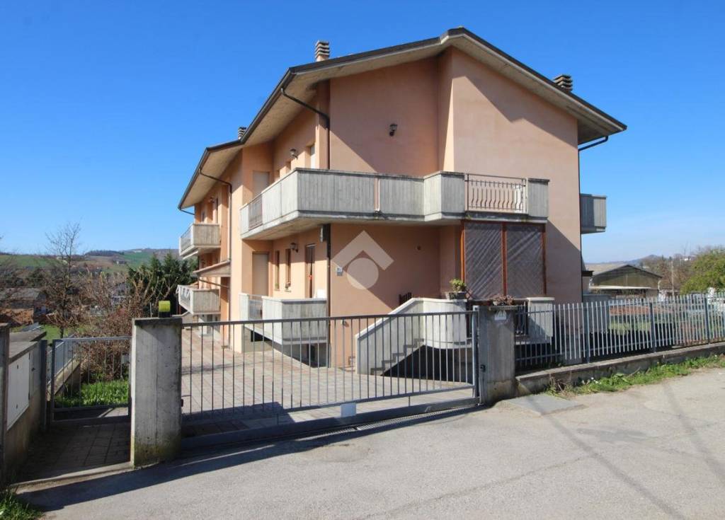 appartamento in vendita a Roncofreddo in zona Gualdo