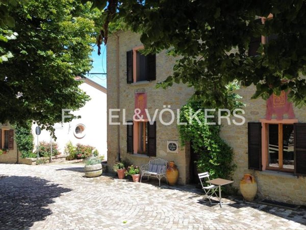 casa indipendente in vendita a Roncofreddo in zona Monteleone