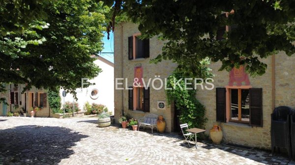 casa indipendente in vendita a Roncofreddo in zona Monteleone