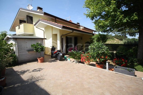 casa indipendente in vendita a Roncofreddo in zona Monteleone