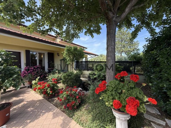 casa indipendente in vendita a Roncofreddo in zona Monteleone