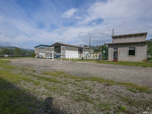 locale commerciale in vendita a Roncofreddo in zona Gualdo