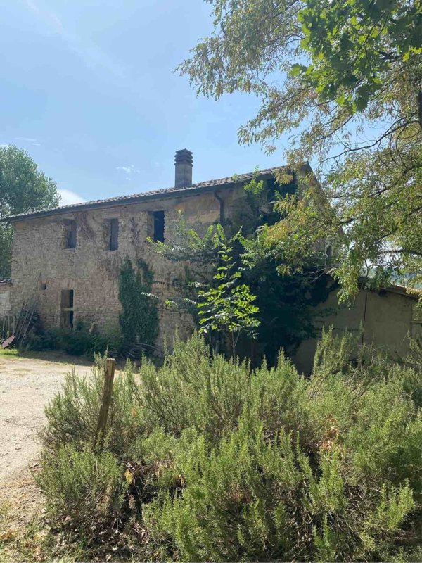 casale in vendita a Roncofreddo in zona Sorrivoli