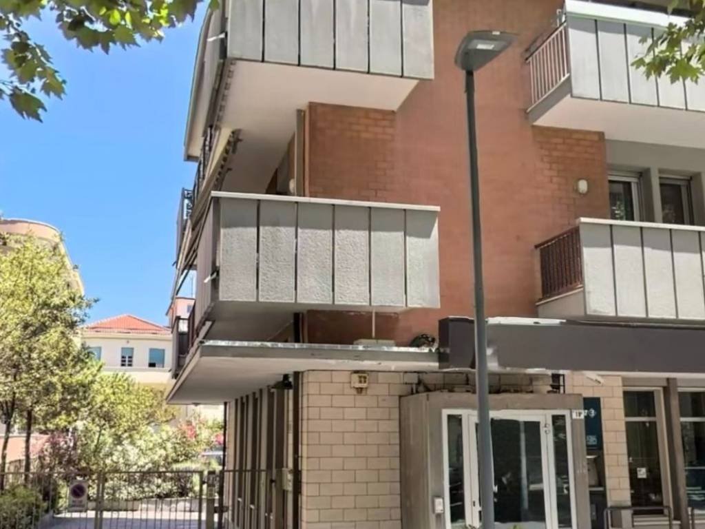 negozio in vendita a San Mauro Pascoli in zona San Mauro a Mare