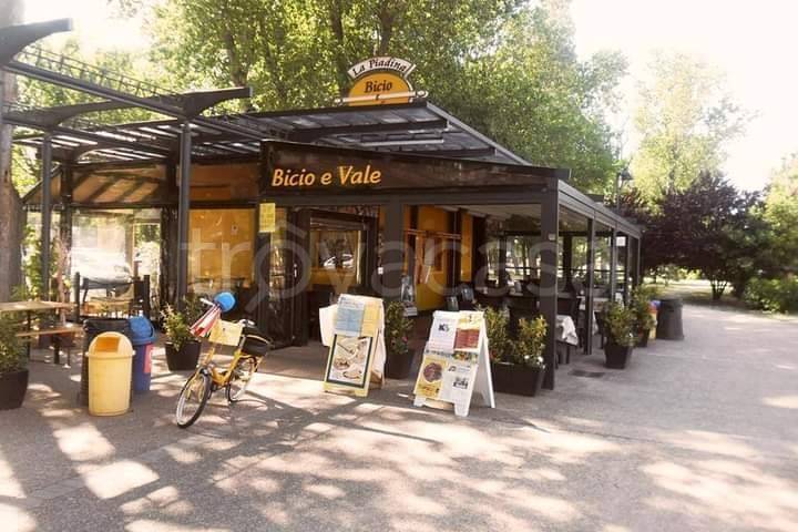 negozio in vendita a San Mauro Pascoli in zona San Mauro a Mare