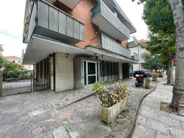 negozio in vendita a San Mauro Pascoli in zona San Mauro a Mare